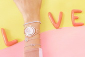 Материнская любовь в украшениях Swarovski