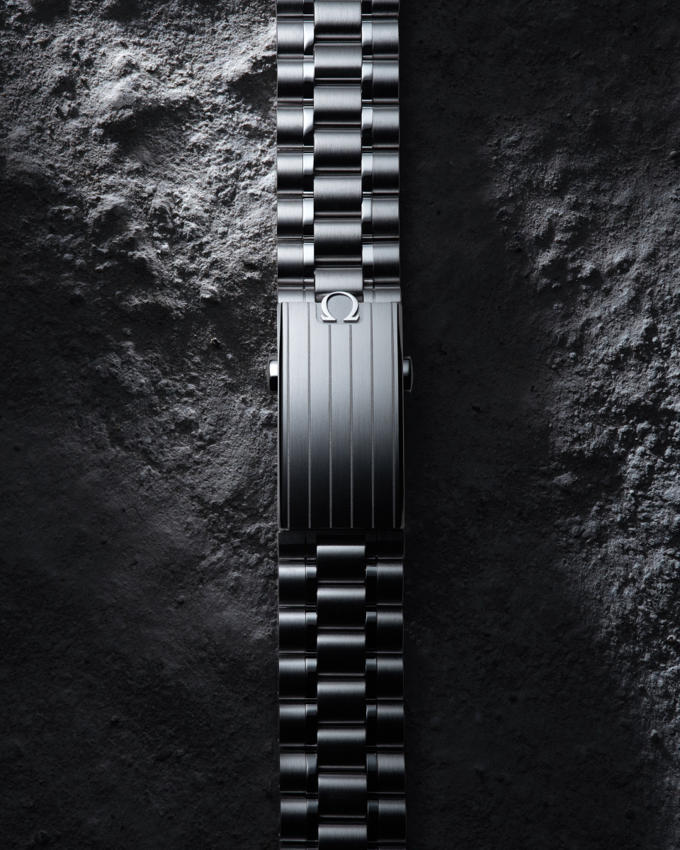 7. OMEGA_310.30.42.50.01.002_Steel_Steel_Bracelet.jpg