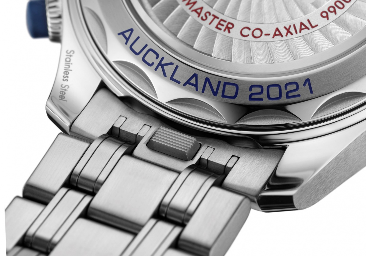 OMEGA_210.30.44.51.03.002_close-up_03_LOW.jpg