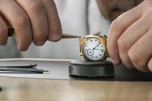 500_vac-american-1921-piece-unique-strap-making-of-7.jpg