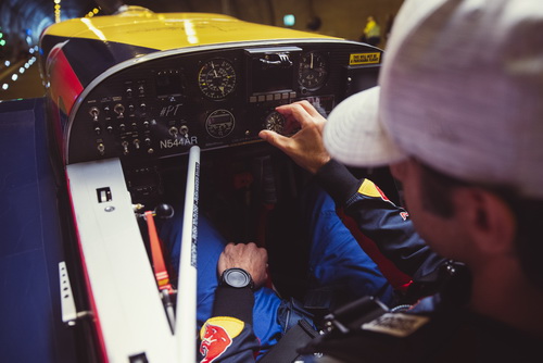Tunnel Pass 2021 Hamilton Official Timing Partner - Hamilton Khaki Aviation Takeoff 4_новый размер.jpg