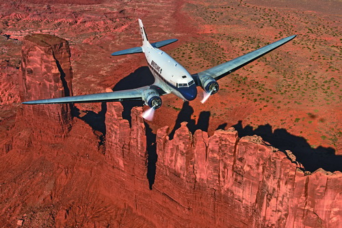 Breitling DC-3 World Tour - Monument Valley - USA_01_новый размер.jpg