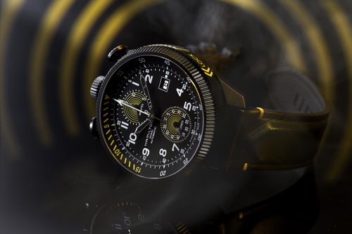 H76776733_Hamilton Khaki Aviation Takeoff Automatic Chronograph_Lifestyle 1_новый размер.jpg