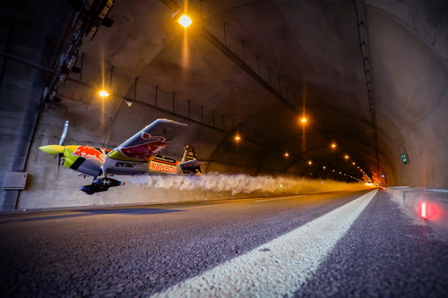 EN_PR_Tunnel Pass 2021 Hamilton Official Timing Partner - Dario Costa Plane_LR_новый размер.jpg