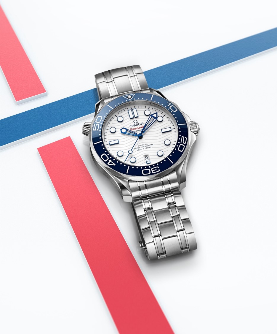 OMEGA_522.30.42.20.04.001_amb_02.jpg