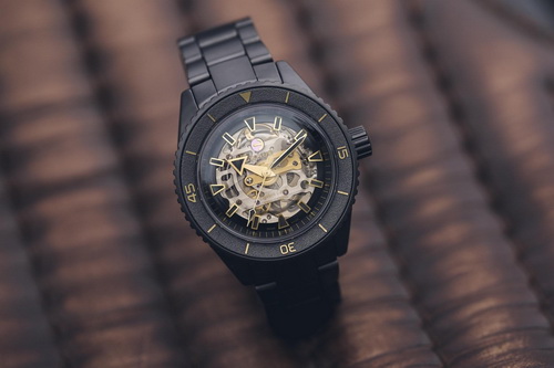 Rado-Captain-Cook-High-Tech-Ceramic-Limited-Edition-R32147162-1-1536x1024.jpg