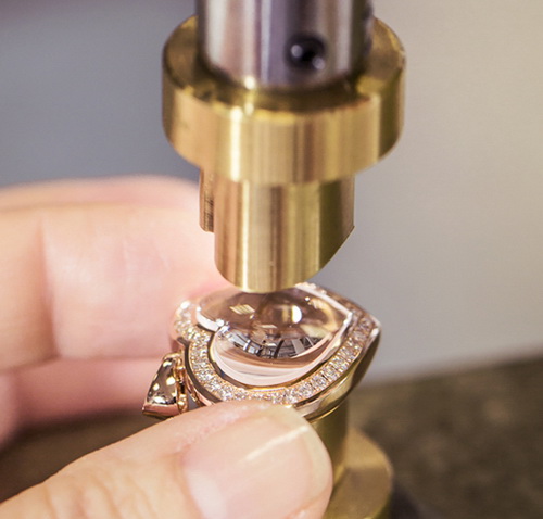 Chopard-HappyDiamonds-Concept-D4-slider-01.jpg